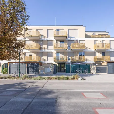 Deluxe With Garden! Free Garage Parking Included! Near Scs & Industry Center Noe Appartement *