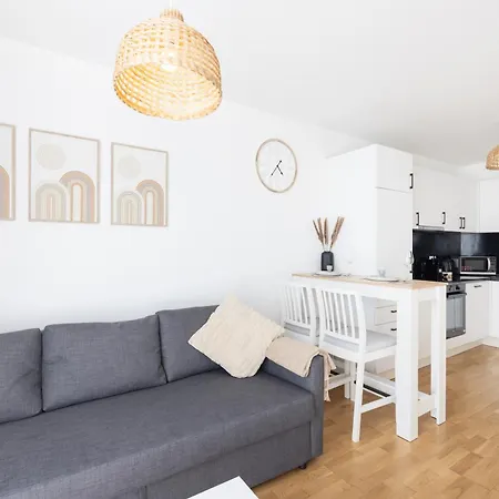 Deluxe With Garden! Free Garage Parking Included! Near Scs & Industry Center Noe Appartement