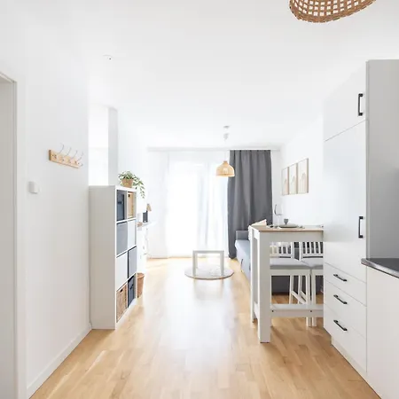 Deluxe With Garden! Free Garage Parking Included! Near Scs & Industry Center Noe Appartement