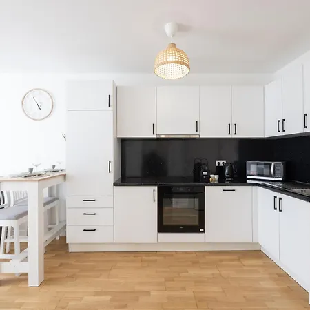 Appartement Deluxe With Garden! Free Garage Parking Included! Near Scs & Industry Center Noe Wiener Neudorf