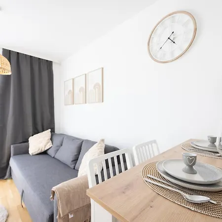 Deluxe With Garden! Free Garage Parking Included! Near Scs & Industry Center Noe Appartement *