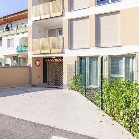 Deluxe With Garden! Free Garage Parking Included! Near Scs & Industry Center Noe Wiener Neudorf