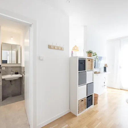 Deluxe With Garden! Free Garage Parking Included! Near Scs & Industry Center Noe Appartement Wiener Neudorf