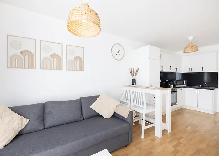 Deluxe With Garden! Free Garage Parking Included! Near Scs & Industry Center Noe Apartamento