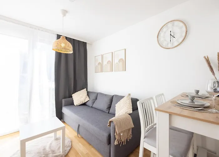 Deluxe With Garden! Free Garage Parking Included! Near Scs & Industry Center Noe