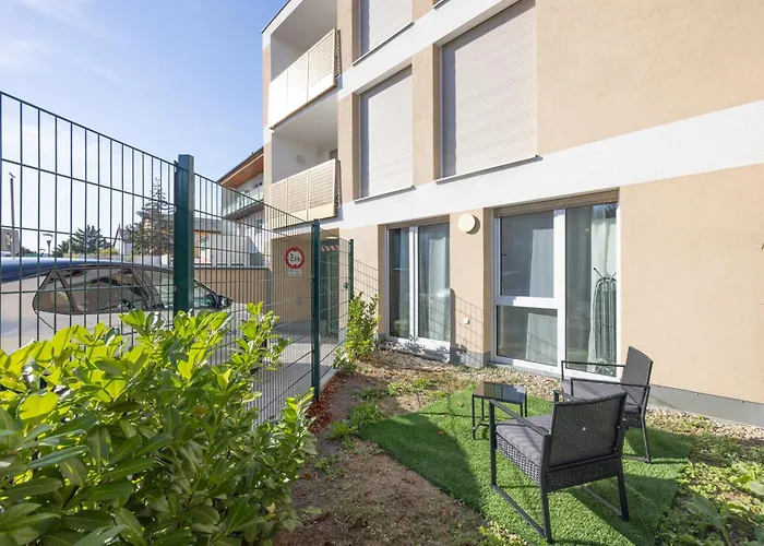 Apartamento Deluxe With Garden! Free Garage Parking Included! Near Scs & Industry Center Noe