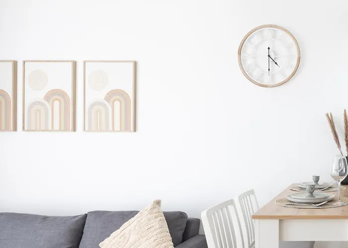 Deluxe With Garden! Free Garage Parking Included! Near Scs & Industry Center Noe