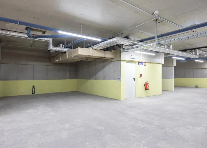 Deluxe With Garden! Free Garage Parking Included! Near Scs & Industry Center Noe *